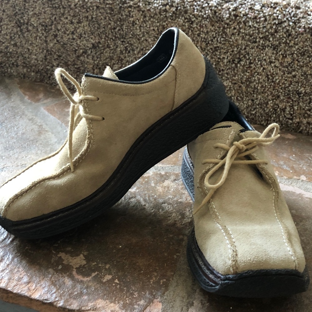 Rieker Women's Tan Suede Oxfords